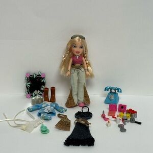 Vintage 2002 MGA Lil Bratz Fashion Tote Cloe Glam Doll & Accessories Very Rare